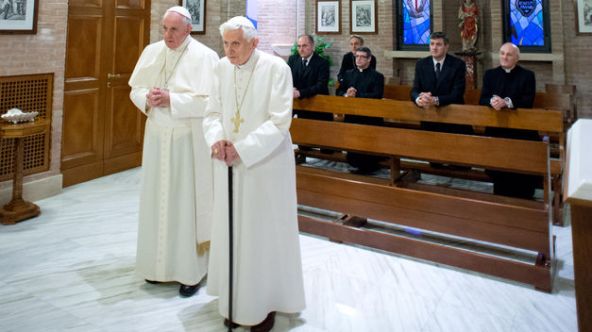 Papa-Francisco-Benedicto-XVI-Navidad_TINIMA20131223_0790_18